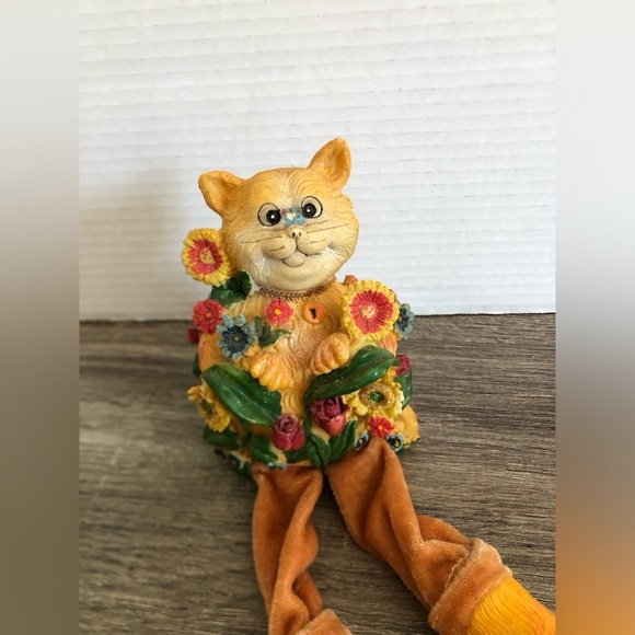 Vtg Orange Cat Figurine with Floral Accents - Picture 8 of 12
